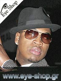 Ne-Yo φορώντας τα γυαλιά ηλίου RayBan 3322