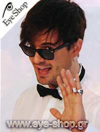 Νίνος Ξυπολητάς φορώντας τα γυαλιά ηλίου RayBan 2140 Wayfarer
