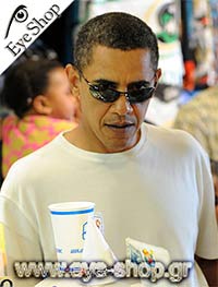 Barak Obama φορώντας τα γυαλιά ηλίου RayBan 3183