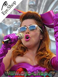 Paloma Faith φορώντας τα γυαλιά ηλίου Rayban 3016 clubmaster