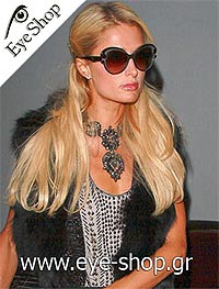 Paris Hilton φορώντας τα γυαλιά ηλίου Prada 28NS