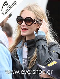 Poppy Delevigne φορώντας τα γυαλιά ηλίου Prada 27ns