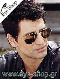Σάκης Ρουβάς φορώντας τα γυαλιά ηλίου RayBan 3025 aviator