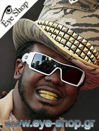 T-Pain φορώντας τα γυαλιά ηλίου Oakley OIL RIG