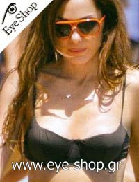 Δέσποινα Βανδή φορώντας τα γυαλιά ηλίου RayBan 4125 cats 5000