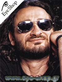 Βασίλης Χαραλαμπόπουλος φορώντας τα γυαλιά ηλίου RayBan 3362 Cockpit