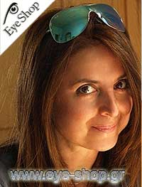 Ισαβέλλα Βλασσιάδου φορώντας τα γυαλιά ηλίου RayBan 3211