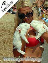 Ζέτα Θεοδωροπούλου φορώντας τα γυαλιά ηλίου Vogue 2568