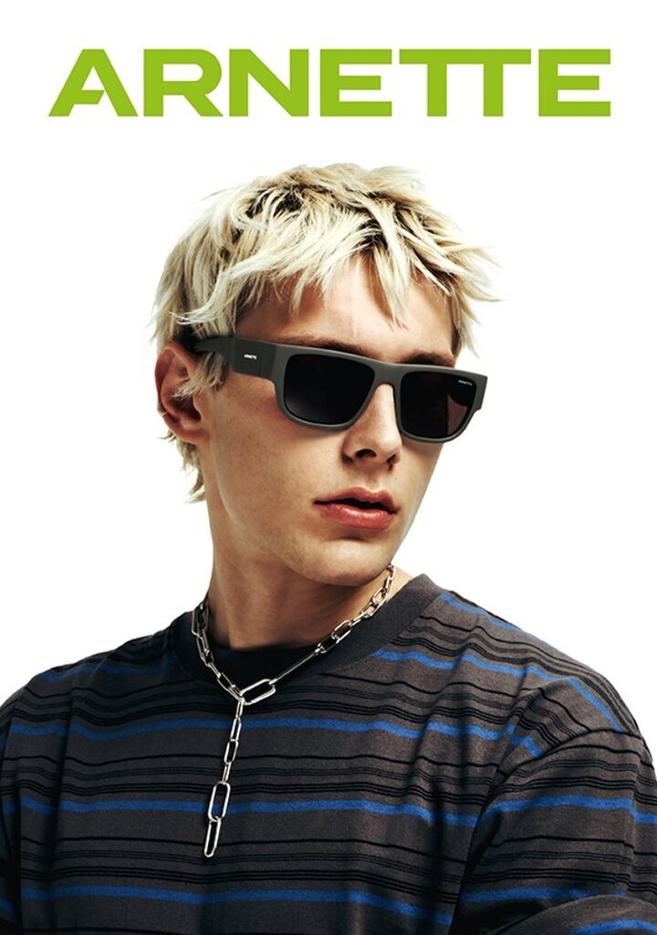 Arnette AN4377 FW26 καμπάνια — τετράγωνα γυαλιά ηλίου, Eye-Shop