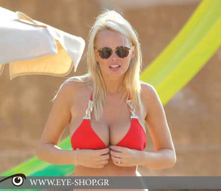 Rhian Sugden με γυαλιά ηλίου Rayban — RAYBAN