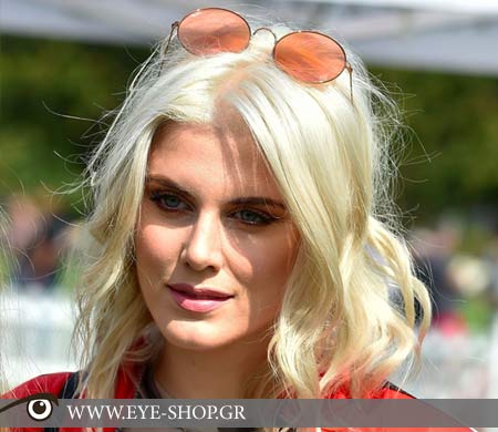 Ashley James με γυαλιά ηλίου Rayban — RAYBAN