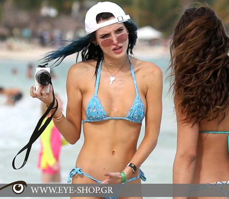 Bella Thorne με Rayban Round Flat