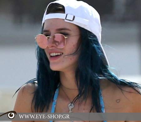 Bella Thorne με Rayban Round Flat