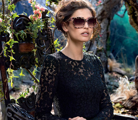 Animal prints παντού. Η νεά συλλογή γυαλιών ηλίου Dolce Gabbana έχει έντονο το στοιχείο των Animal prints. Εντυπωσιακά και glamorous τα νέα σχέδια γυαλιών ηλίου συναρπάζουν και προκαλούν. Συνδυάζονται με εσωτερικό χρώμα σε έντονο κίτρινο ή φούξια.