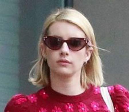 Emma Roberts με γυαλιά ηλίου Miu Miu — MIU-MIU