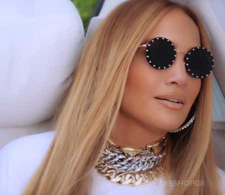 Jennifer Lopez με γυαλια Valentino
