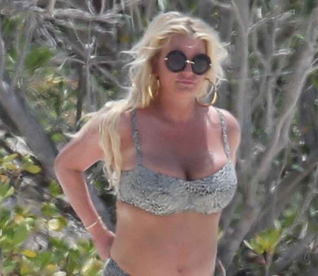 Jessica Simpson με γυαλιά Dolce Gabbana