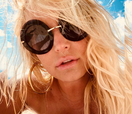 Jessica Simpson με γυαλιά Dolce Gabbana