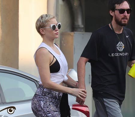 H Kate Hudson με γυαλιά ηλίου Fendi — FENDI
