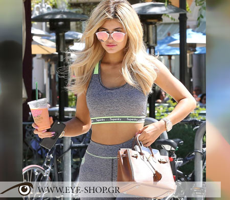 Η Kylie Jenner με γυαλιά Christian Dior