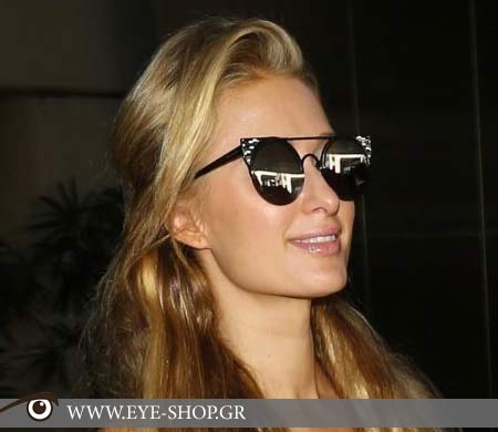 Επιστροφή στο LA! Η Paris Hilton με γυαλιά ηλίου Bulgari
Επιστροφή στο LA, Η Paris Hilton με γυαλιά Bulgari