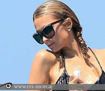 Paris Hilton στην Ibiza με γυαλιά ηλίου Italia Independent — ITALIA-INDEPENDENT