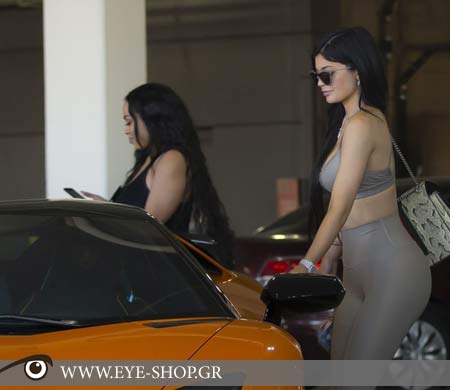 Kylie Jenner με γυαλιά VALENTINO
