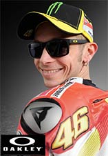 Ο Valentino Rossi με γυαλιά ηλίου Oakley