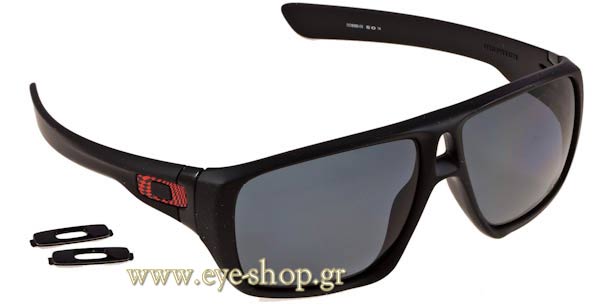 Pitt Bullμε τα γυαλιά ηλίου Oakley Dispatch 9090