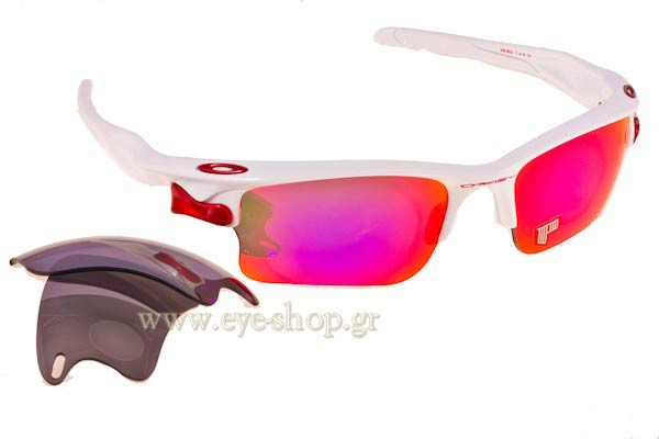Alice Cooperμε τα γυαλιά ηλίου Oakley Fast Jacket