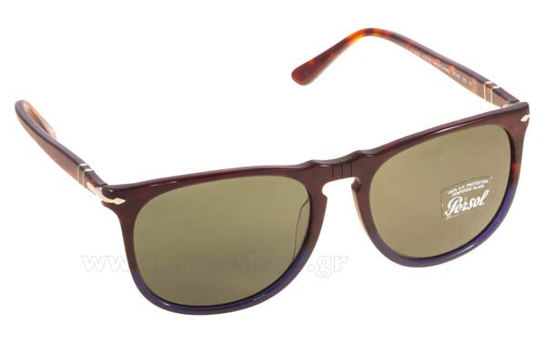 Eiza Gonzalesμε τα γυαλιά ηλίου Persol 3113S