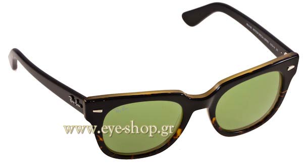 Ζέτα Μακρυπούλιαμε τα γυαλιά ηλίου Rayban Meteor 4168