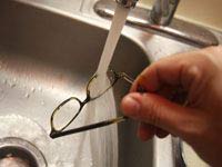 Πως καθαρίζονται τα γυαλιά οράσεως